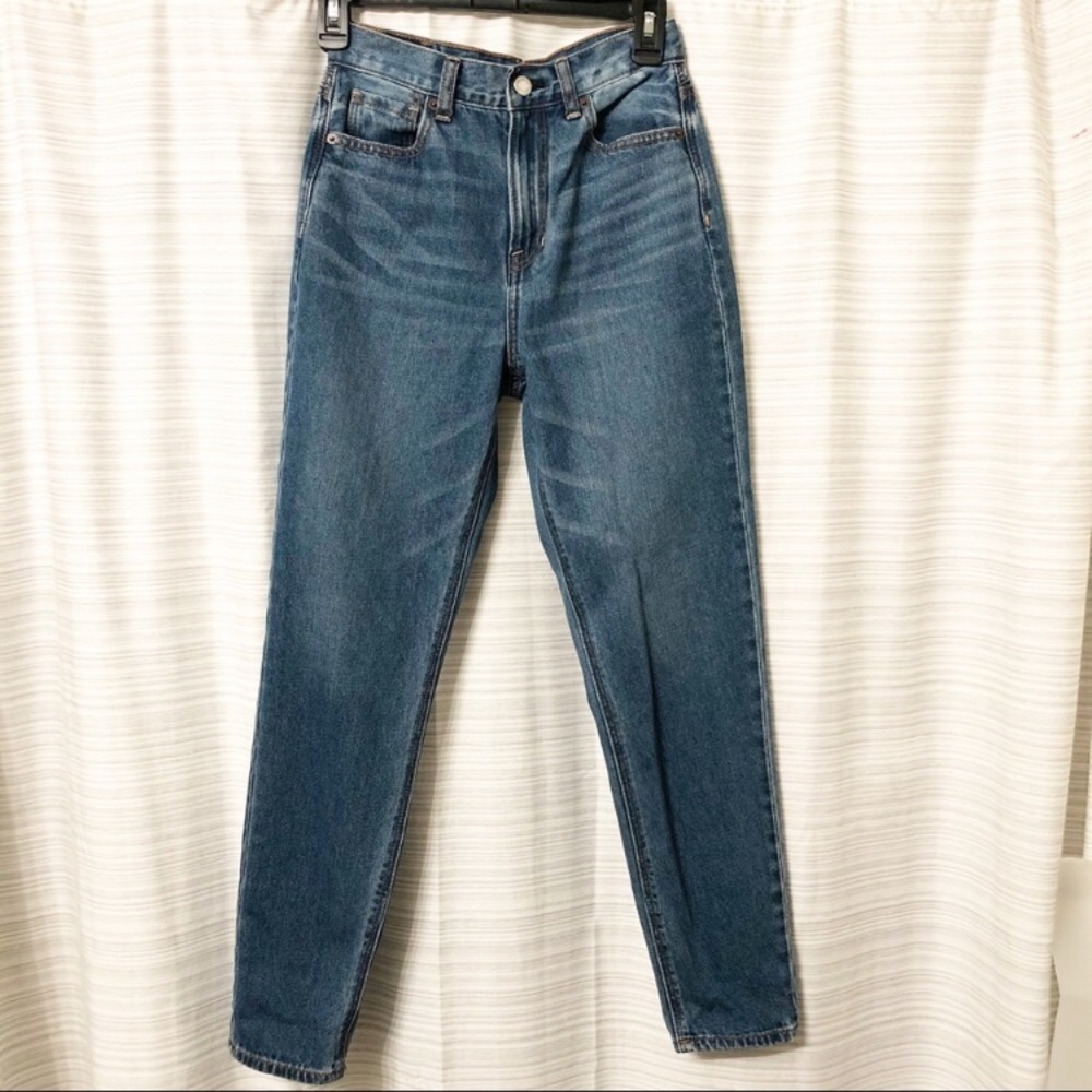 Women’s American Eagle Mom Jeans Size 2 Short
